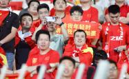 运动员在激烈比拼中展现实力，夺冠为国争光