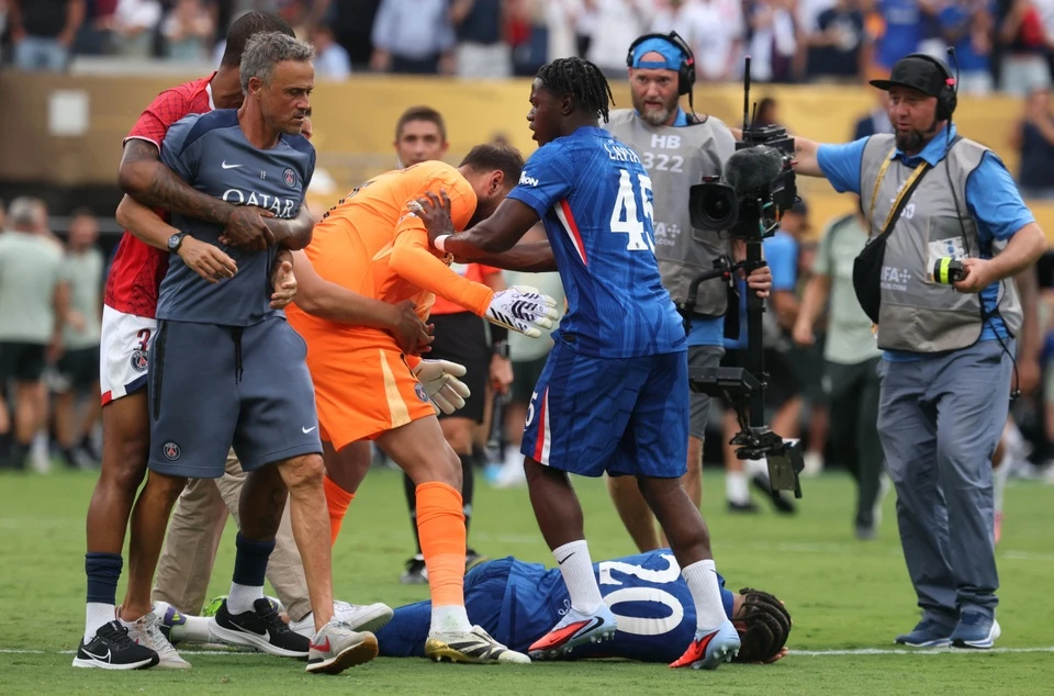 球天下体育官方app-球场上的球员斗殴事件