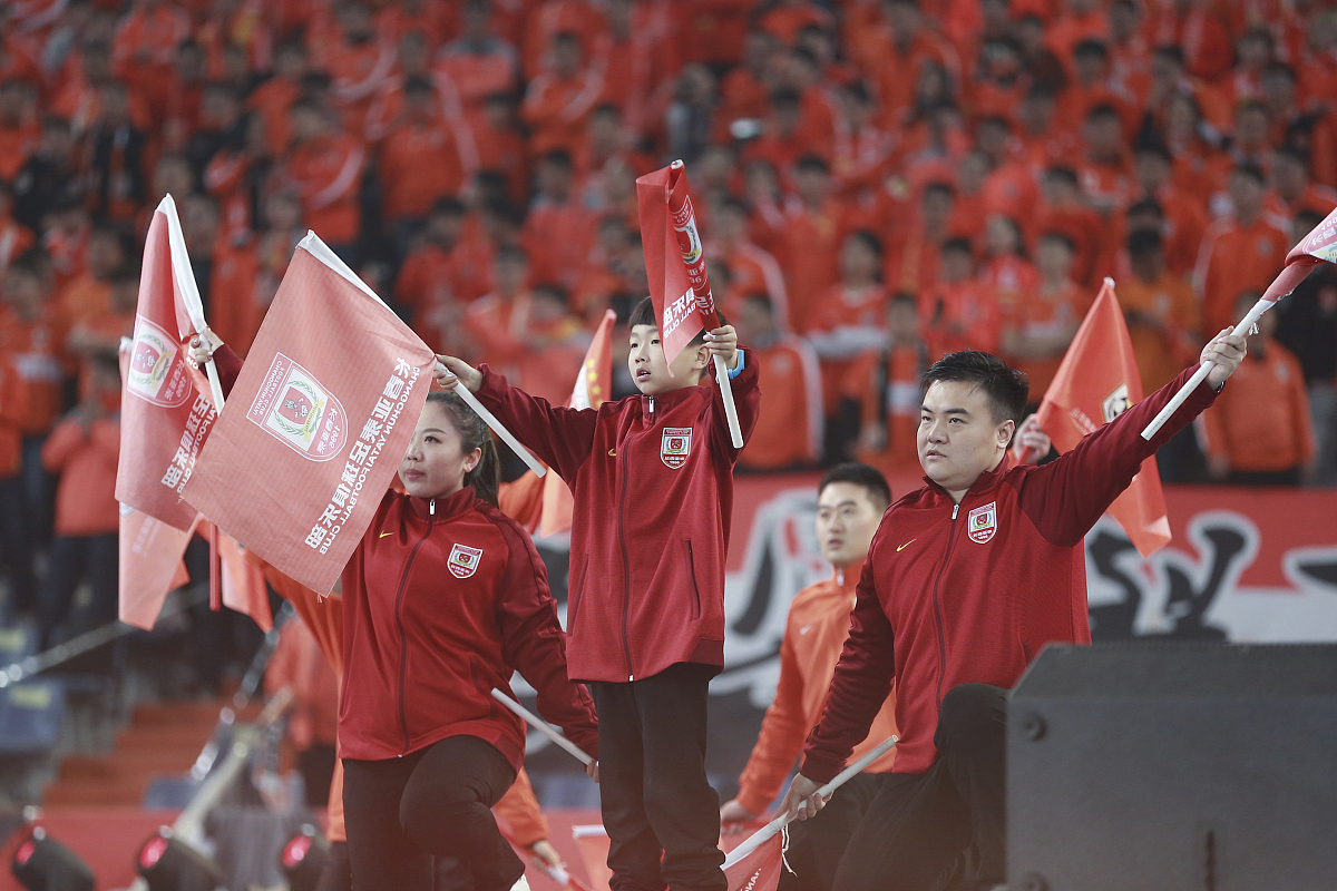 球天下体育网页版-经过激烈的角逐,比赛的名次已产生了